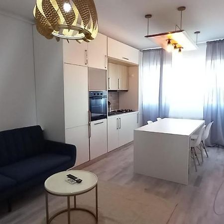 Preciziei 1Br Luxury Apartment With Fast Wifi, Self Check In And Parking Bukarest Exterior foto