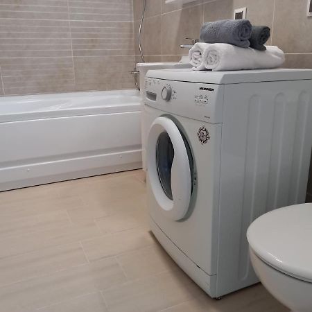 Preciziei 1Br Luxury Apartment With Fast Wifi, Self Check In And Parking Bukarest Exterior foto