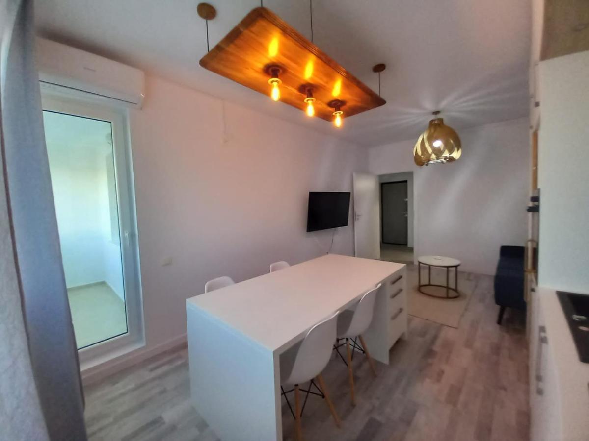 Preciziei 1Br Luxury Apartment With Fast Wifi, Self Check In And Parking Bukarest Exterior foto